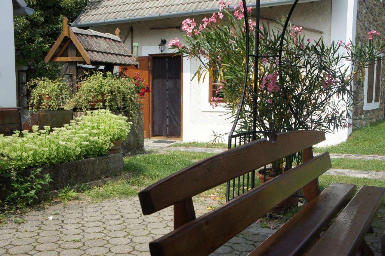 Kali Ko Apartman 森特贝克卡尔洛 外观 照片